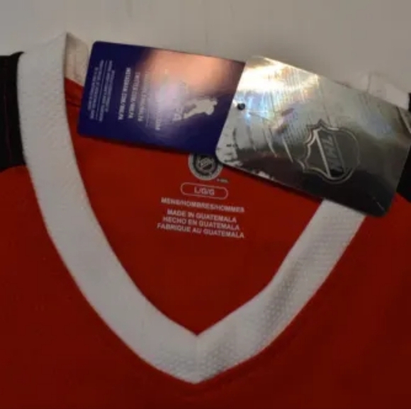 New w Tags NHL Chicago Blackhawks Jonathan Toews Jersey Multiple Sizes - Picture 5 of 5